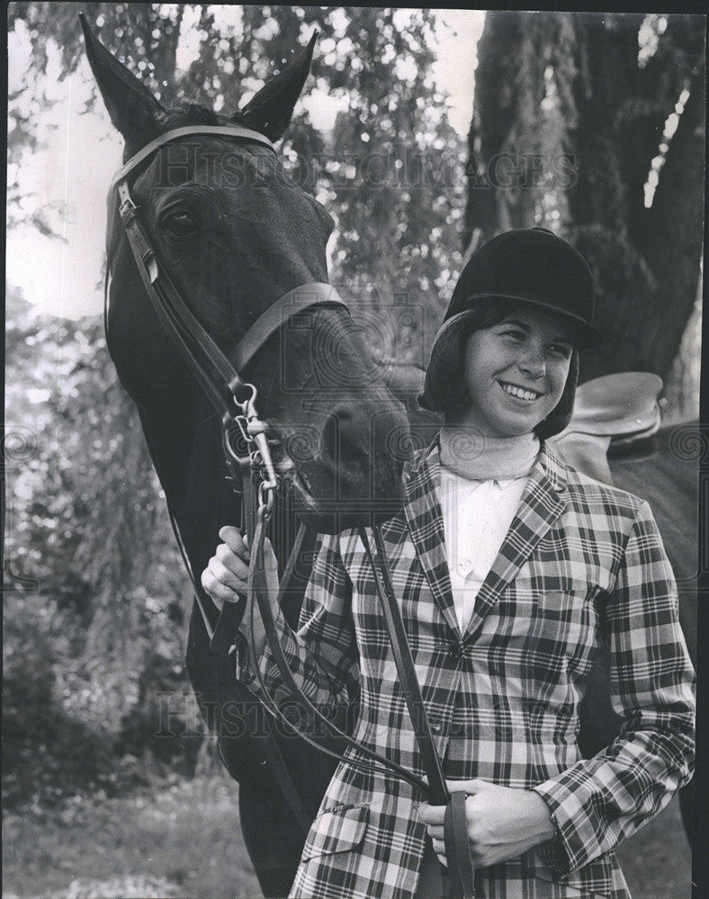 1967 Press Photo Gigi Mohlman and Mariah the Horse - Historic Images