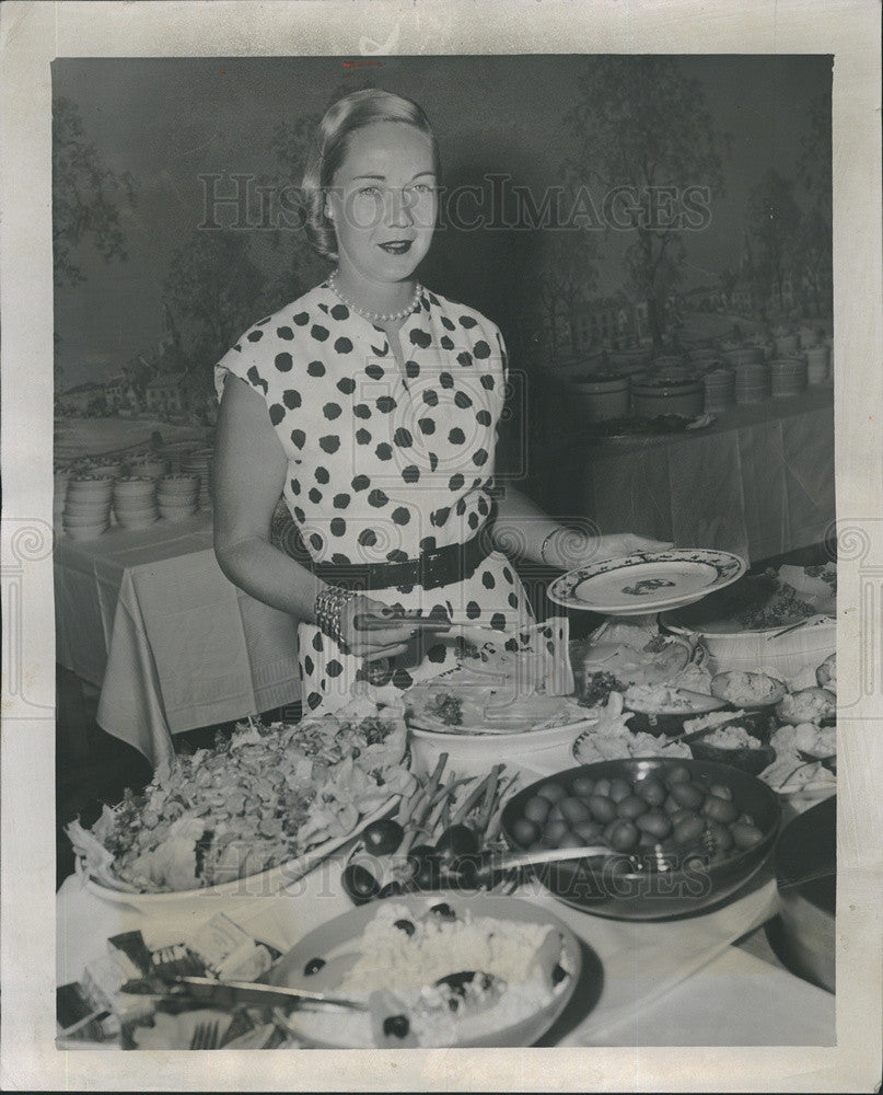 1955 Press Photo Mrs Hampton Monroe - Historic Images