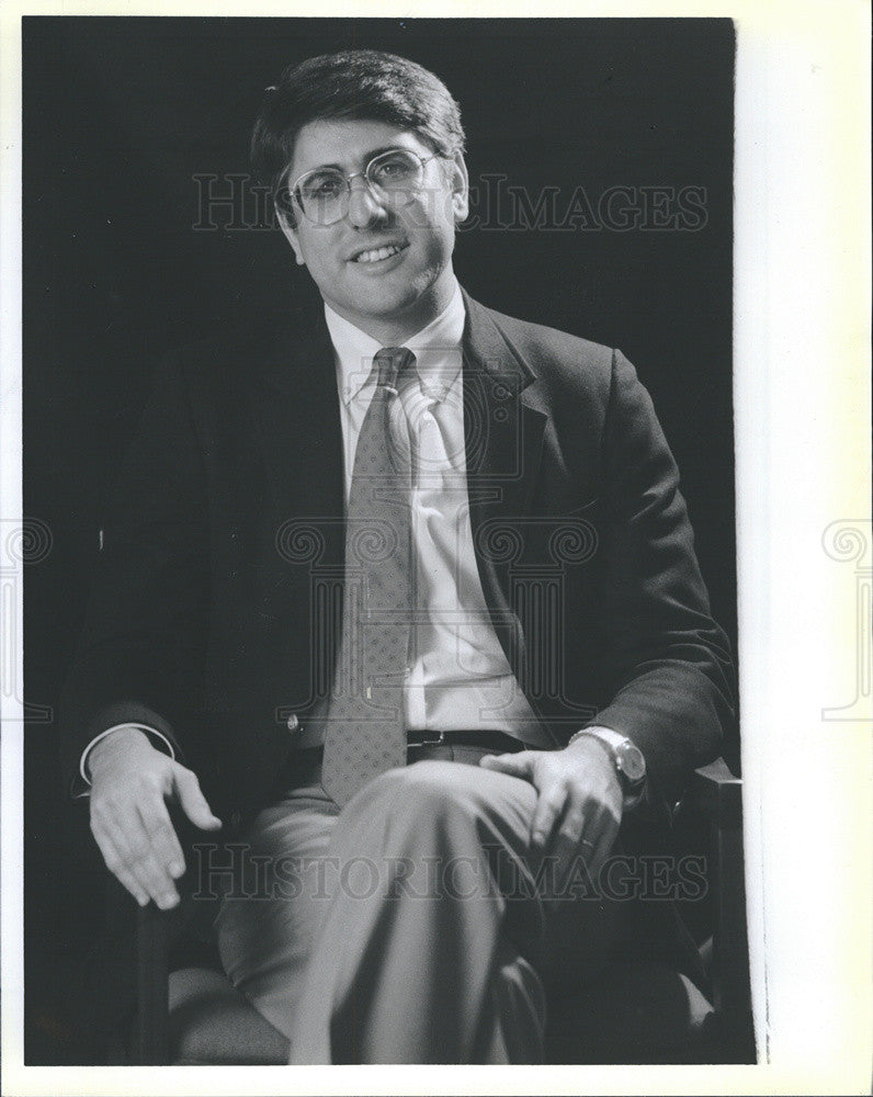 1986 Press Photo Rabbi Suit Tie Glasses - Historic Images