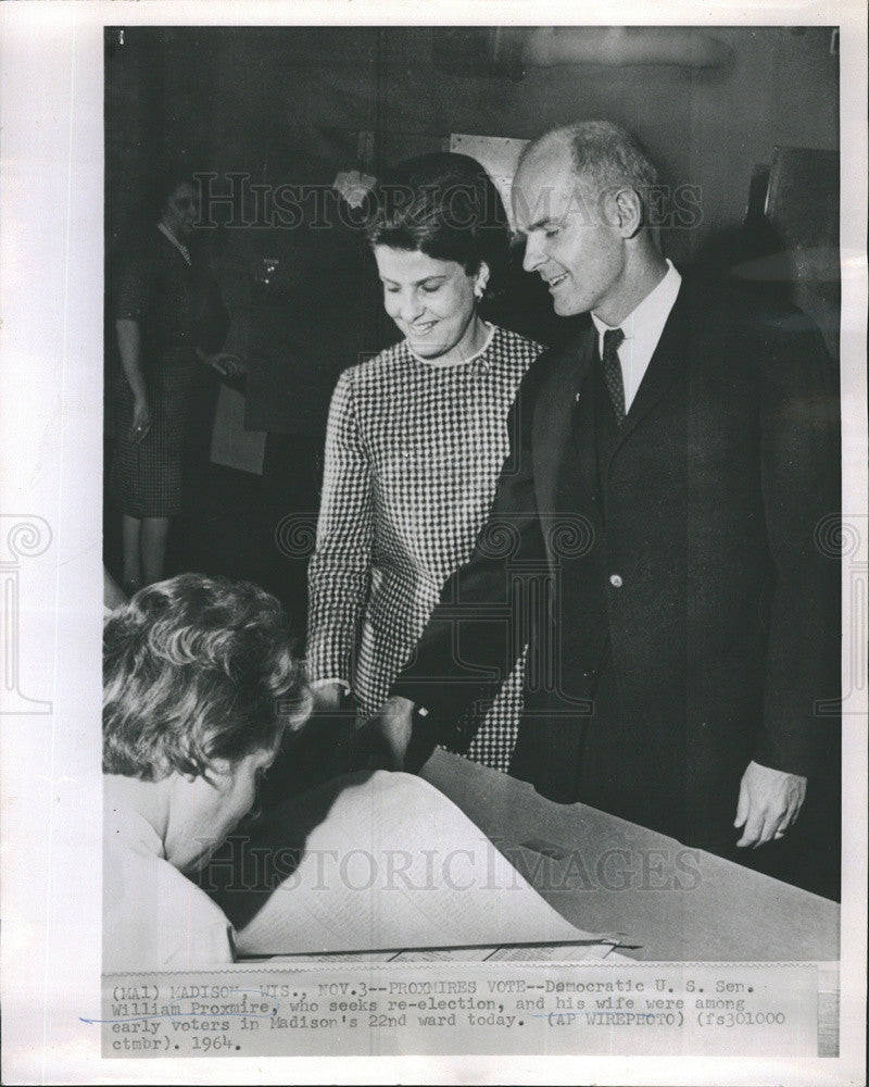 1964 Press Photo Democratic US Senator William Proxmire and Wife - Historic Images