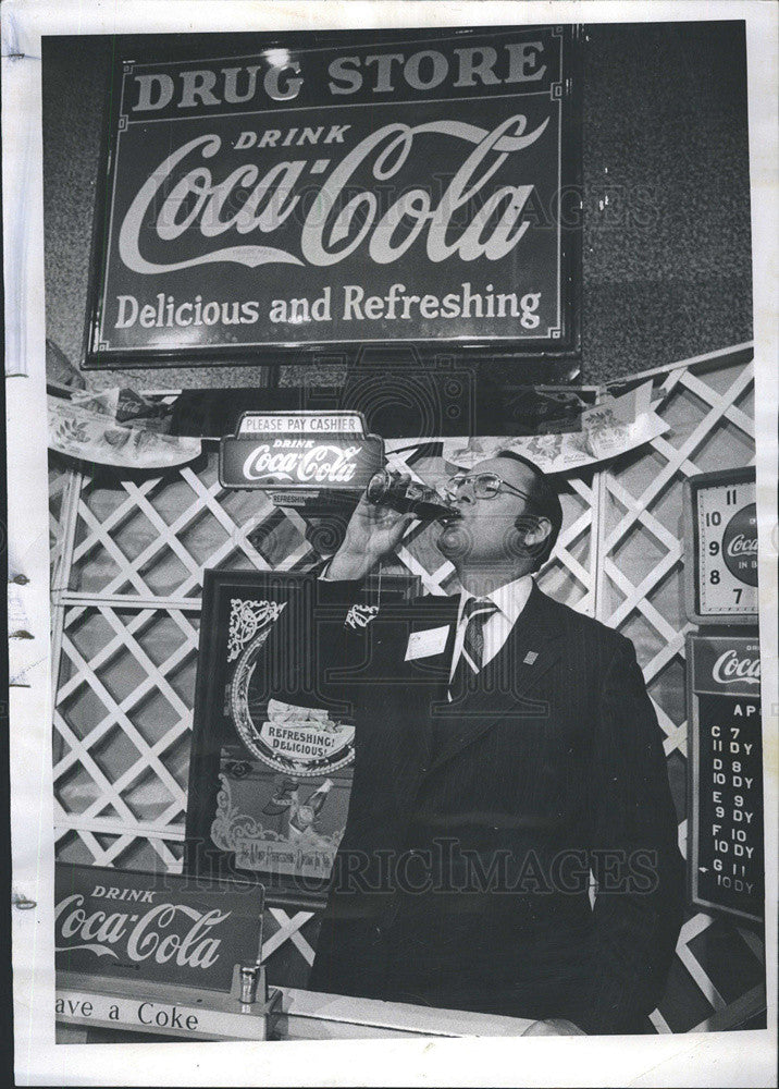 1976 Press Photo Allin W. Proudfoot President Coca-Cola Bottling Co. Chicago - Historic Images