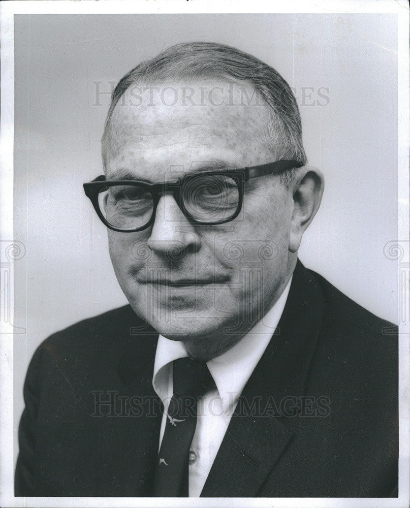 1974 Press Photo Curtis F. Proud Director Chicago Motor Club AAA Retirement - Historic Images