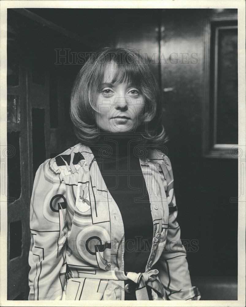 1975 Press Photo Carol Pris, New Bartender At Chumley&#39;s Restaurant - Historic Images