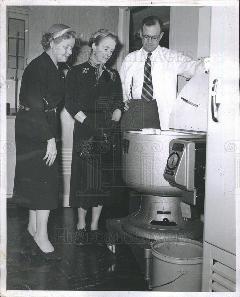 1955 Press Photo Women&#39;s Special Gifts Committee Chairman Mrs. William J Bowe - Historic Images