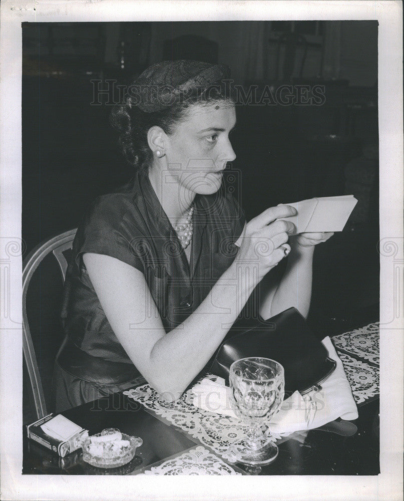 1953 Press Photo Mrs Frederick W Preston Travelers Aid Womans Board - Historic Images