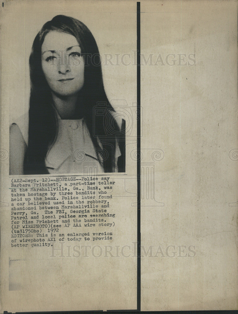 1972 Press Photo Bank Teller Barbara Pritchett Hostage by Three Bandits - Historic Images