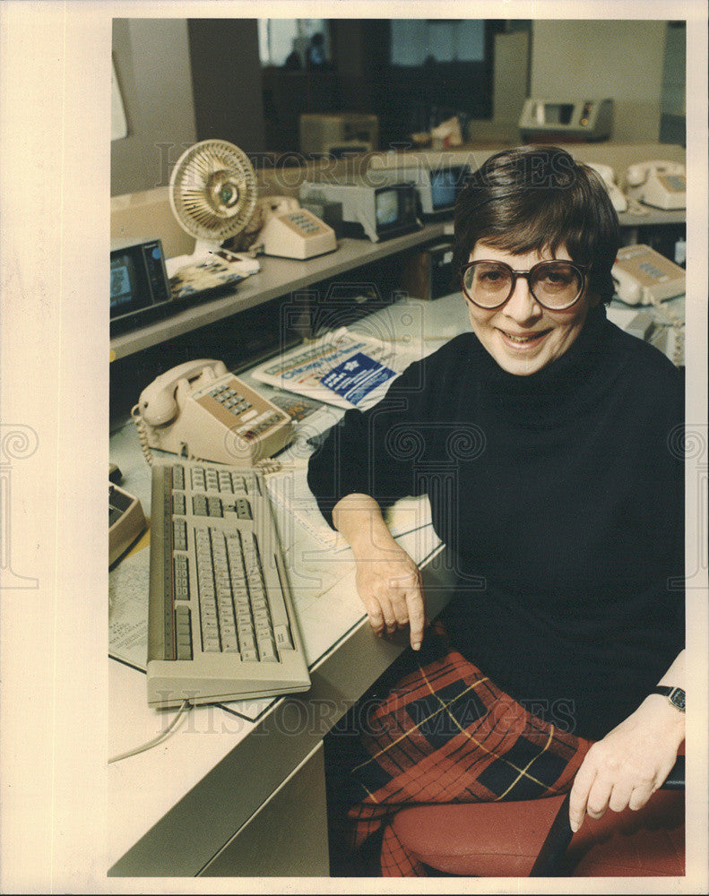 1988 Press Photo Val, Press-assignment editor, Channel 5 TV - Historic Images