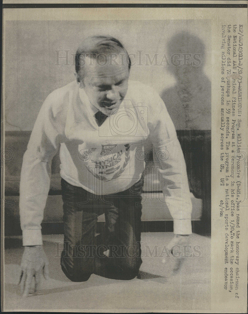 1973 Press Photo Sen. William Proxmire honorary chairman of AAU Physical Fitness - Historic Images