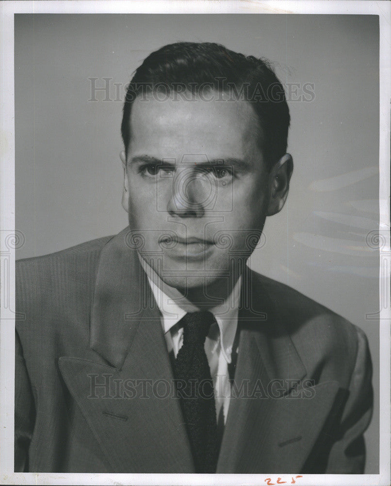 Press Photo Robert H. Quayle, Jr., Sporting goods buyer for Sears, Roe ...
