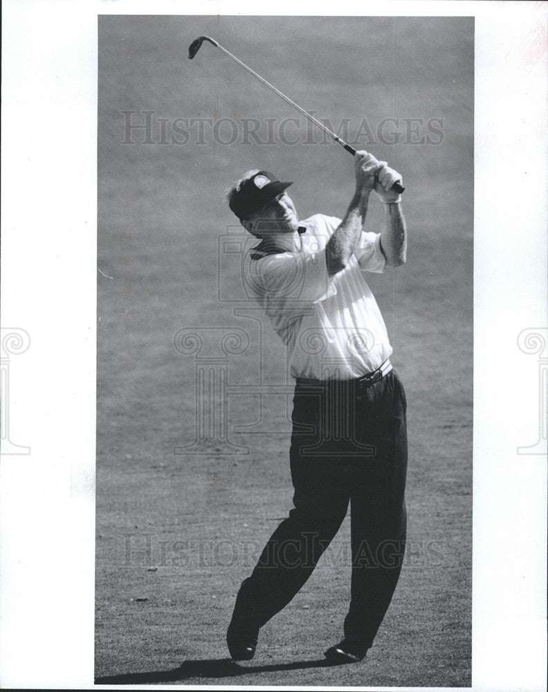 1933 Press Photo Dan Quayle plays in Michael Jordan Celebrity Golf Classic - Historic Images