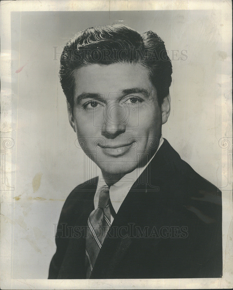 1961 Press Photo Actor-composer-producer Efrem Zimbalist Jr. Stopover Sublimity - Historic Images