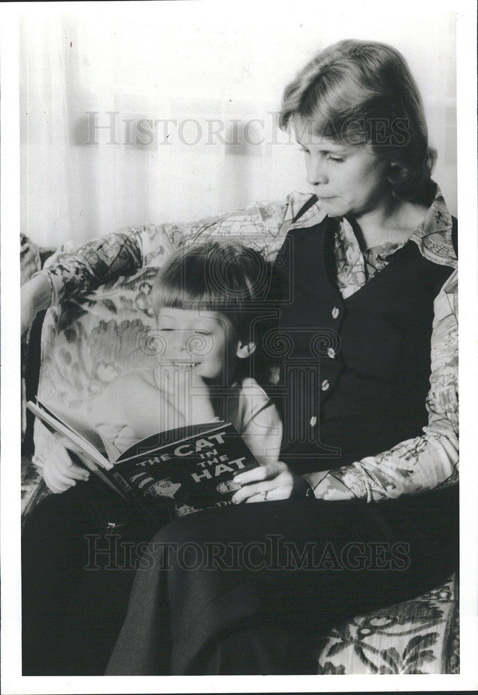 Press Photo Learning to read with The Cat in the Hat - Historic Images