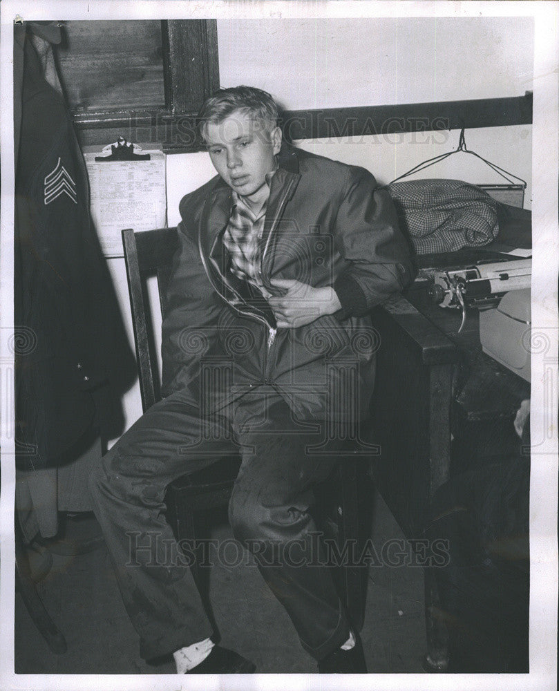 1961 Press Photo Wayne Olenick killed sister thought she was a burglar Officer - Historic Images