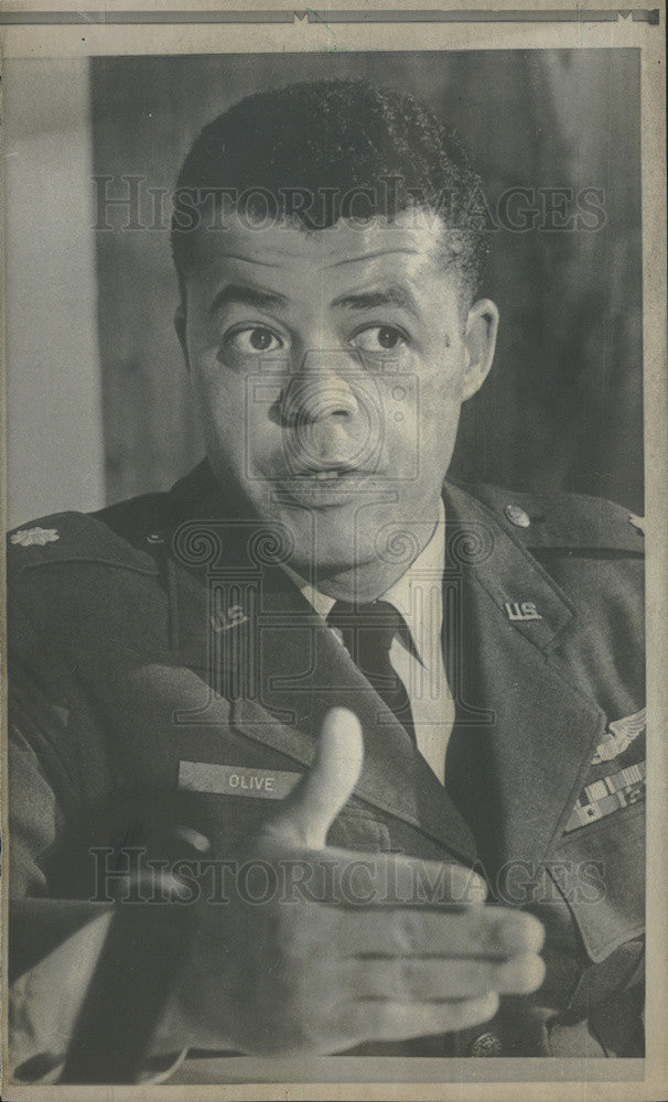 1968 Press Photo Major Lew Olive Announcing Resignation Civil Rights Activist - Historic Images