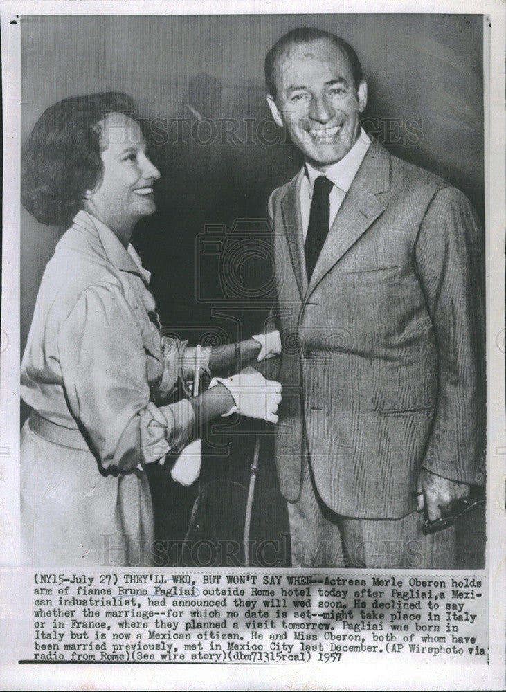 1957 Press Photo Actress Merle Oberon Fiancee Bruno Pagliai Industrialist Rome - Historic Images