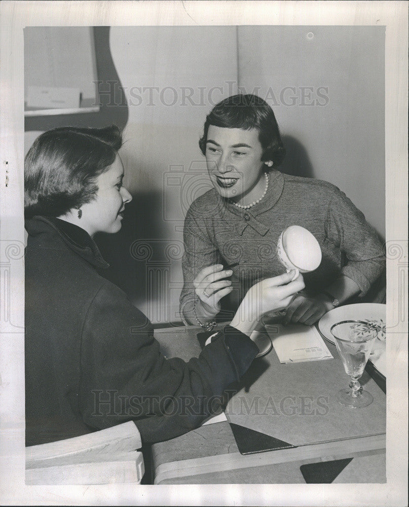 1964 Press Photo Carson&#39;s Wedding Service Consultant Patty O&#39;Riley Socialite - Historic Images