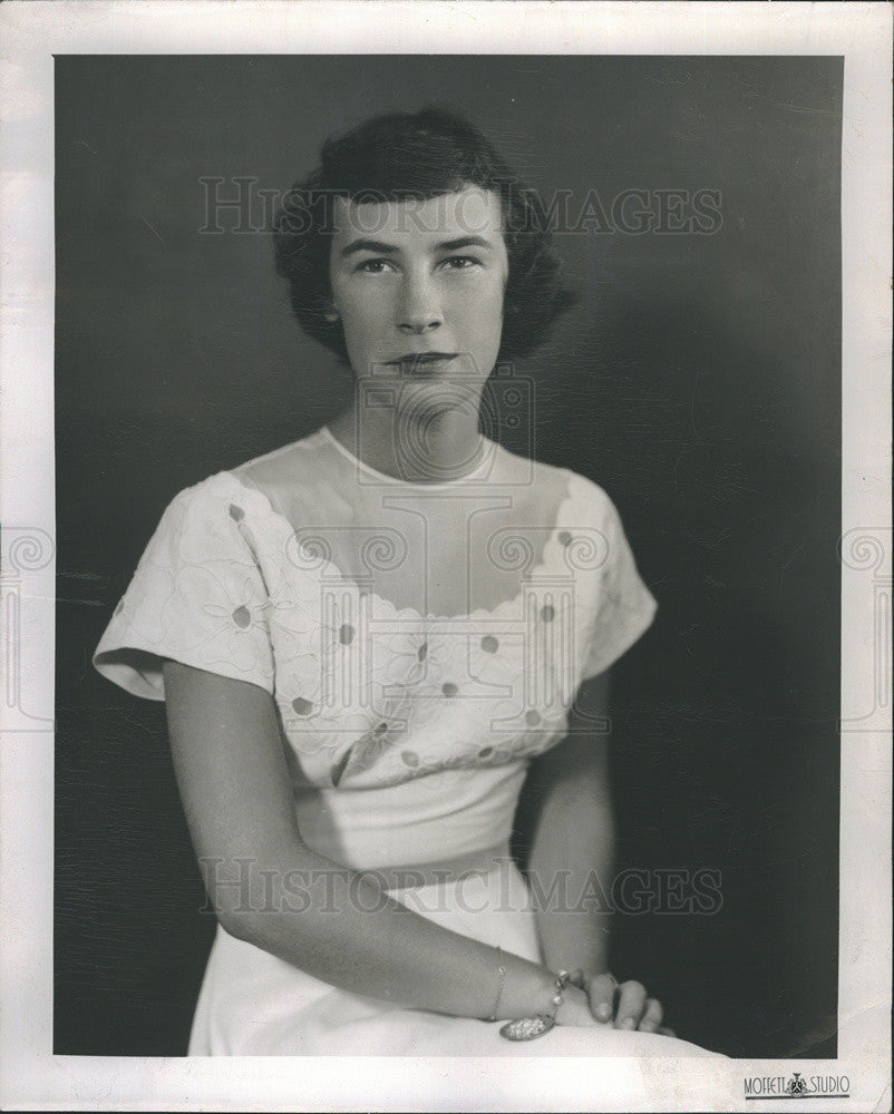 1949 Press Photo Socialite Patty O&#39;Riley Portrait White Spotted Dress - Historic Images