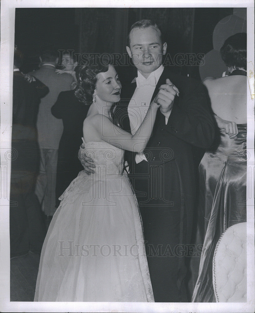 1951 Press Photo Mayfair Room Party Kathleen Cannon Richard O&#39;Riley Dancing - Historic Images