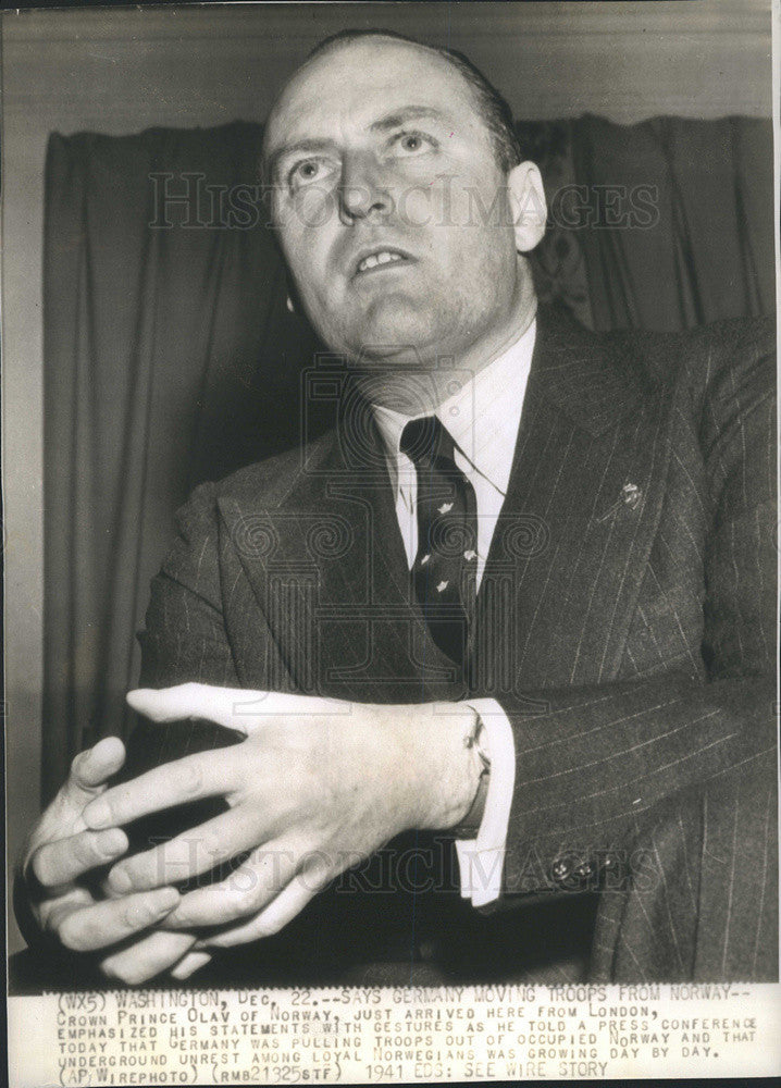 1941 Press Photo Crown Prince Olav Norway Arrives Washington Press Conference - Historic Images