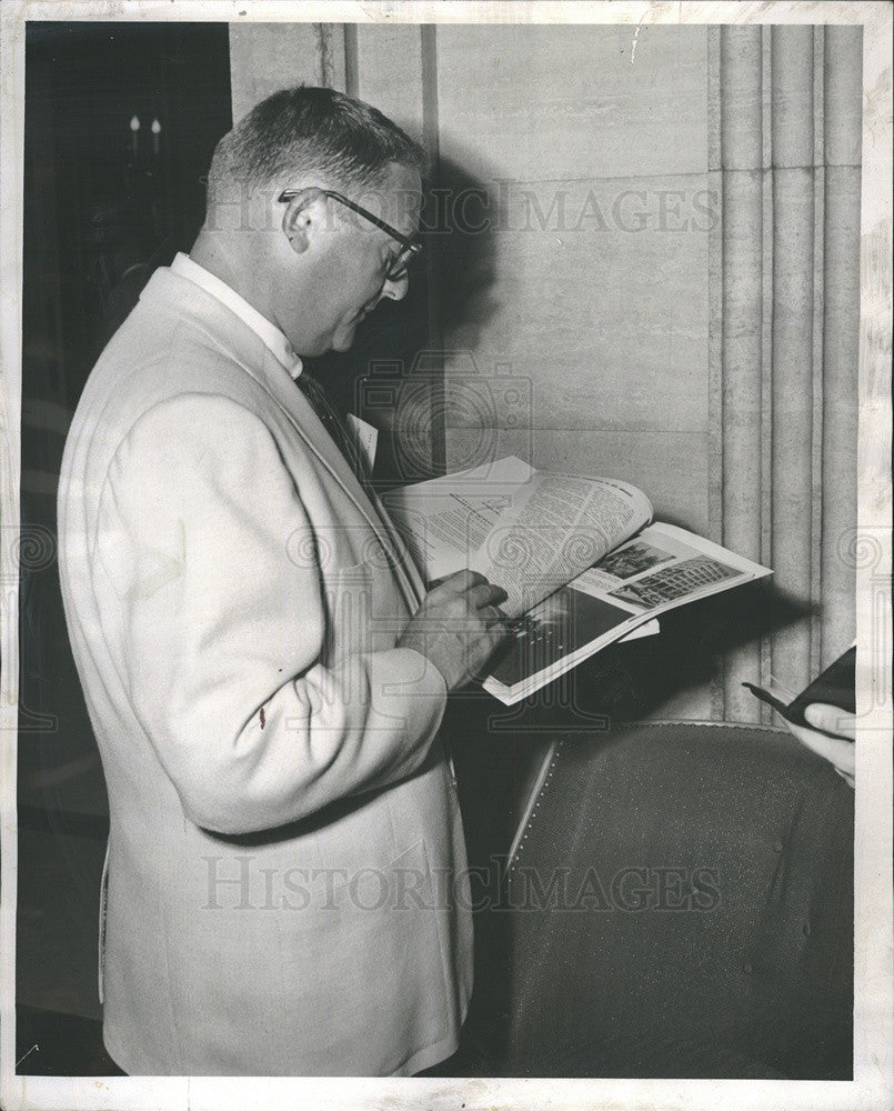 1965 Press Photo David Olin President Goldrenrod ice Cream Co. reading Midwest - Historic Images