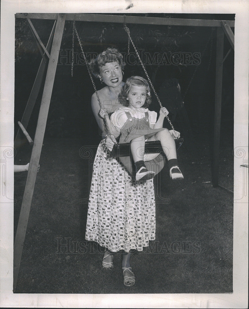 1951 Press Photo Mrs Carl E. Olin and Carole Evanston Junior auxillary of the - Historic Images