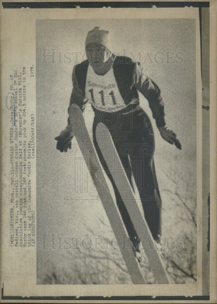 1975 Press Photo Ski Jump Champion Dave Norby Action Shot Ishpemin Michigan - Historic Images