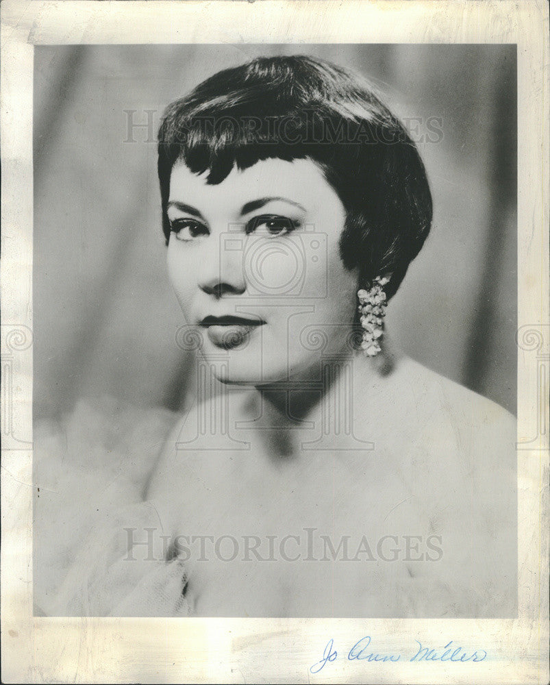 1962 Press Photo Playboy Club Singer JoAnn Miller Portrait Bob Haircut - Historic Images