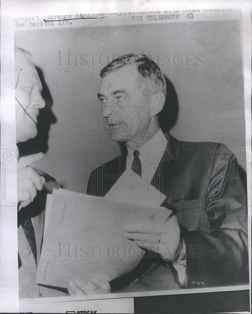 1970 Press Photo Ohio republican Clarence Miller Holding Papers Interesting Fact - Historic Images