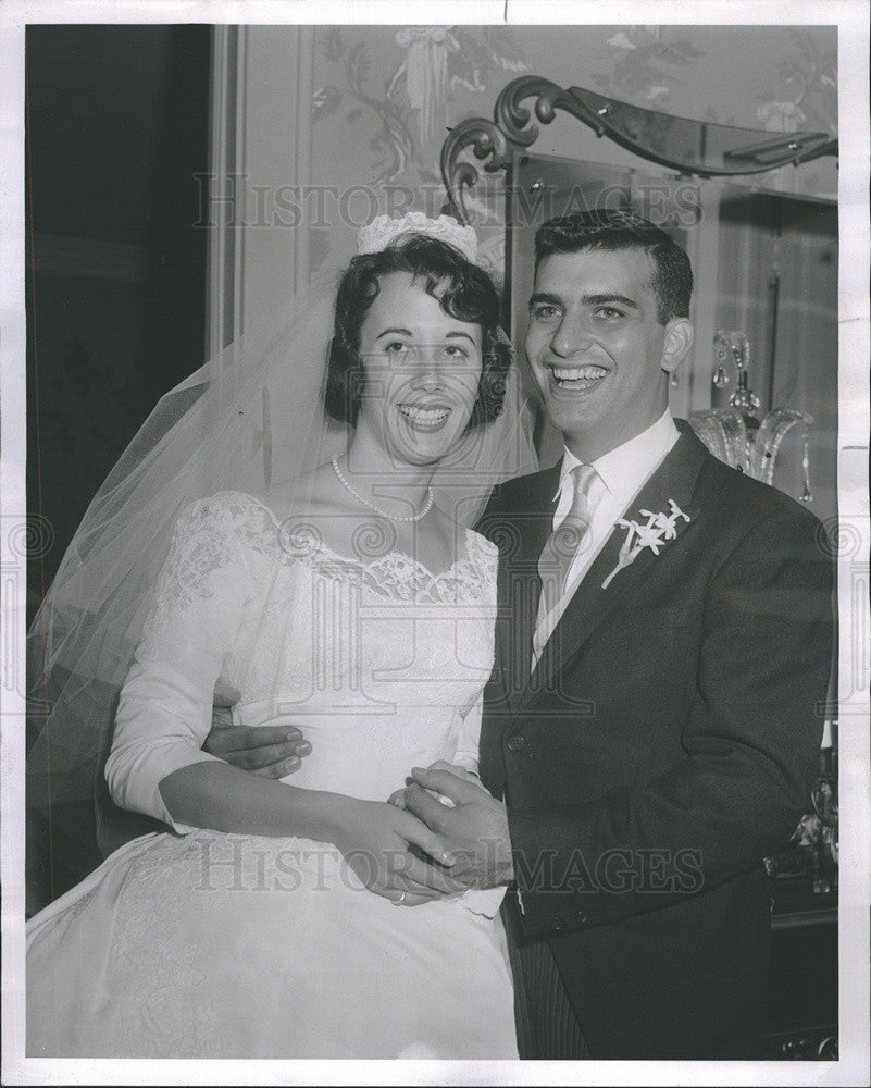 1961 Press Photo Mr &amp; Mrs Armand Orie Norehad After Kenilworth Wedding - Historic Images