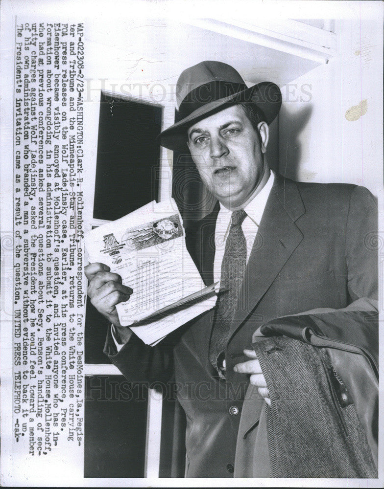 1958 Press Photo of Clark R. Mollenhoff. Correspondent for  DesMoines Register. - Historic Images