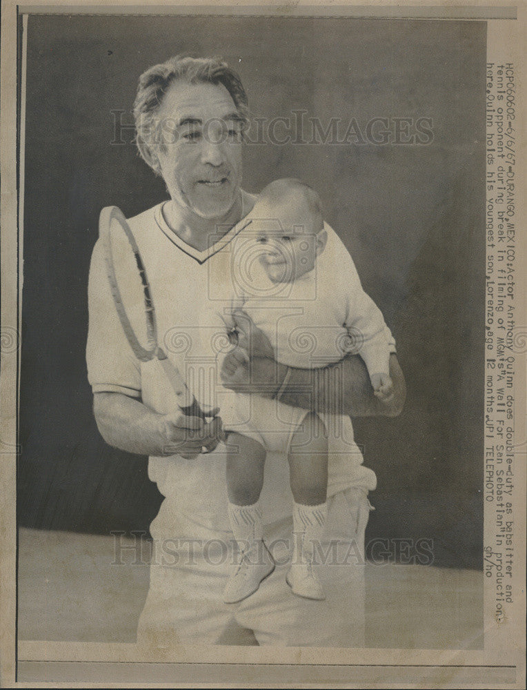 1967 Press Photo Actor Anthony Quinn &amp; Son Lorenzo Play Tennis Wall Sebastian - Historic Images