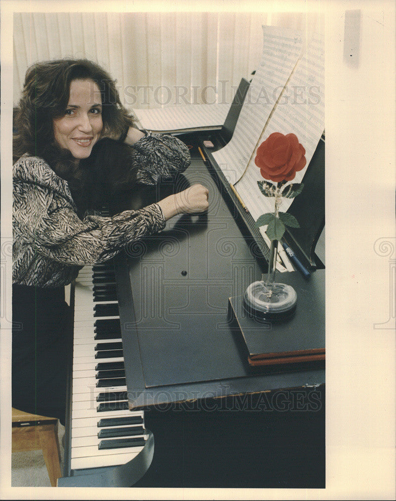 1989 Press Photo Composer Shulamit Ran, University Of Chicago Professor - Historic Images