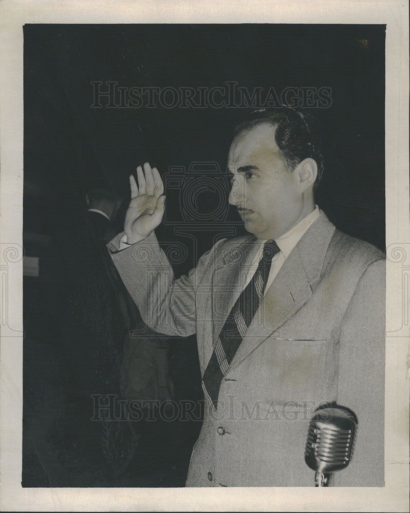 1953 Press Photo Trial Witness Ralph Mitchell Chicago Being Sworn In - Historic Images