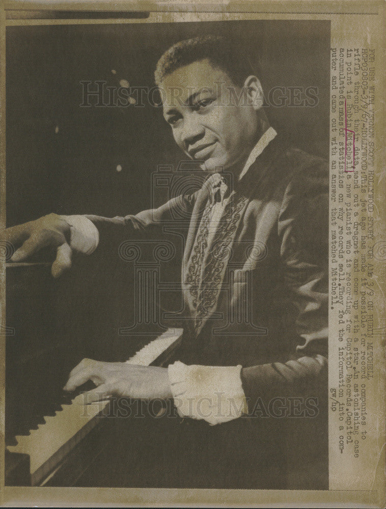 1967 Press Photo Rubin Mitchell, new pianist recording with Capitol Records. - Historic Images