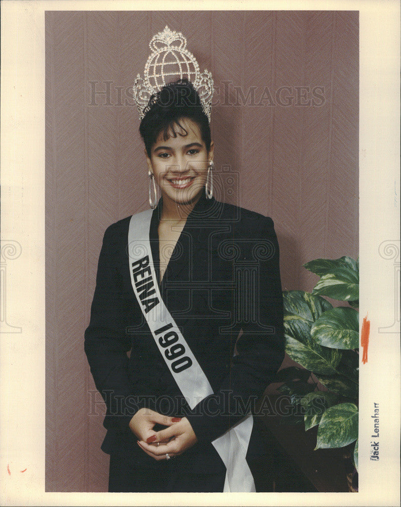 1990 Press Photo Iliana Mitchell Chicago Puerto Rican Community Queen Parade - Historic Images