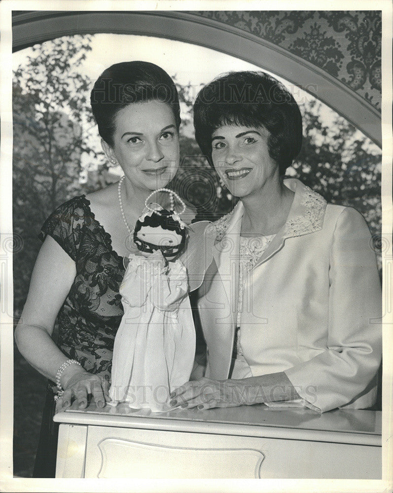 1965 Press Photo Mrs. Lee E. Gleasner Jr. &amp; Mrs. J. Jerome Miller Chicago Party - Historic Images