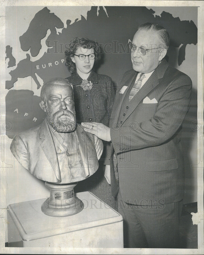 1957 Press Photo Bust Of Evangelist Dwight L. Moody Is Unveiled - Historic Images