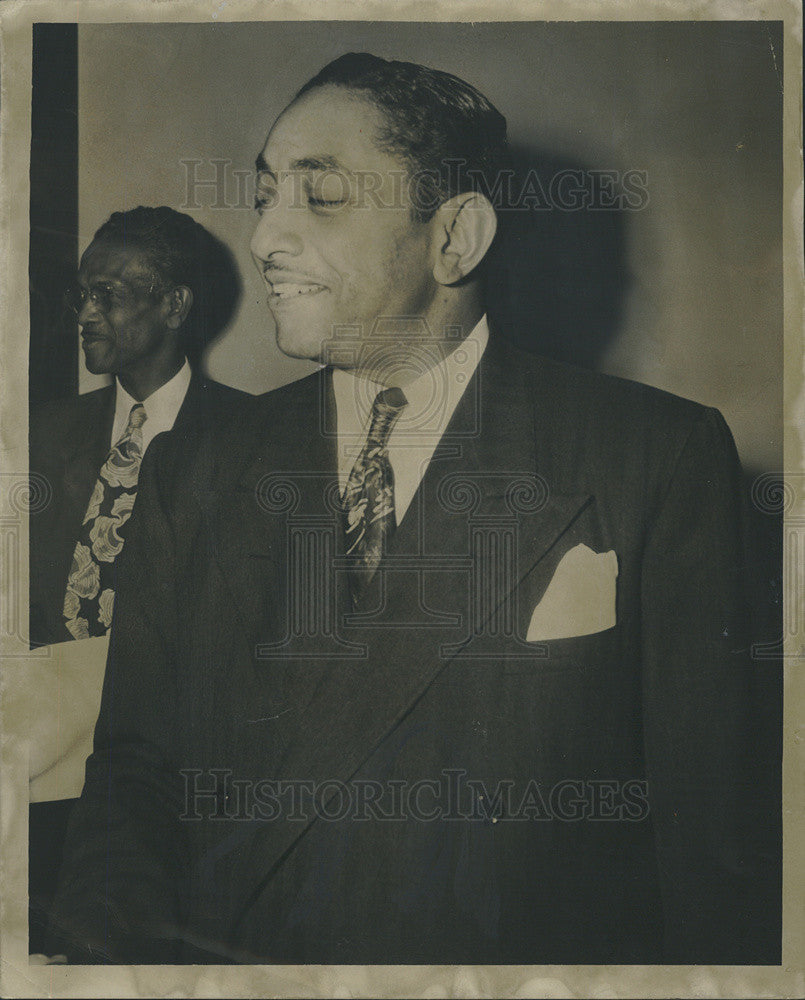 1947 Press Photo Albert W. Williams sworn in as member of Civil Service Comnision - Historic Images