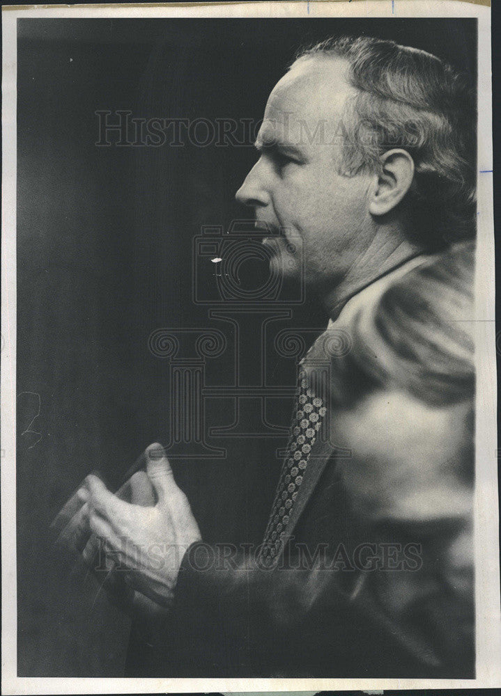 1972 Press Photo Robert Nelson West reports on FBI Investigation of his church - Historic Images