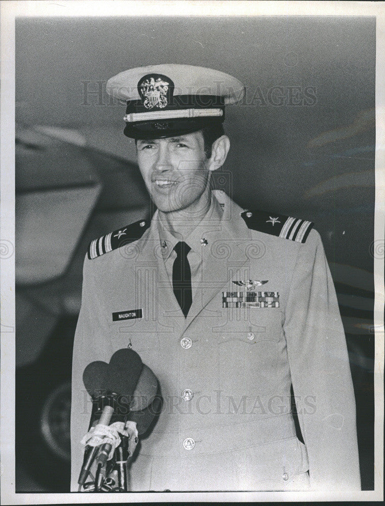 1973 Press Photo Robert J. Naughton North Vietnam P.O.W. Returning Navy Pilot - Historic Images