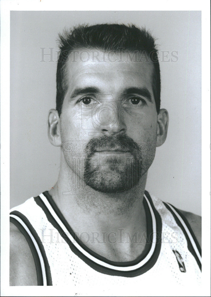 1995 Press Photo Bill Wennington Chicago Bulls NBA Basketball Player Profile - Historic Images