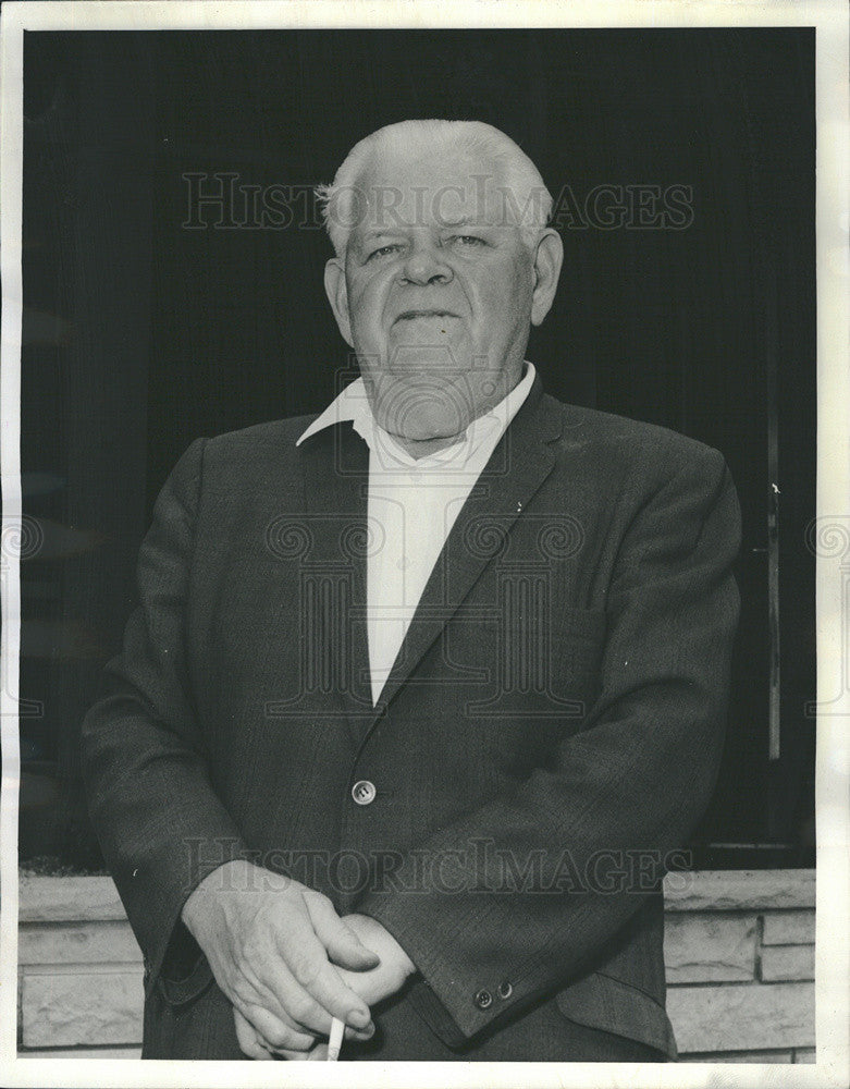 1964 Press Photo Joseph Wilkos, Owner, Richard&#39;s Lilac Lodge - Historic Images