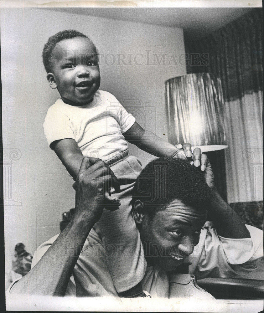 1969 Press Photo Lepolia West, Bachelor Policeman Who Wants To Adopt Boy Alan - Historic Images