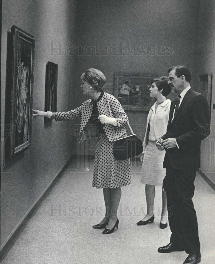 1966 Press Photo Eve, Liza &amp; Brooks West Spend Afternoon At Art Institute - Historic Images