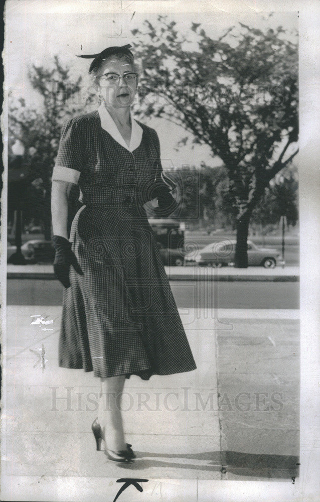 1955 Press Photo Marie Natvig Witness Arrives at Federal Courthouse - Historic Images