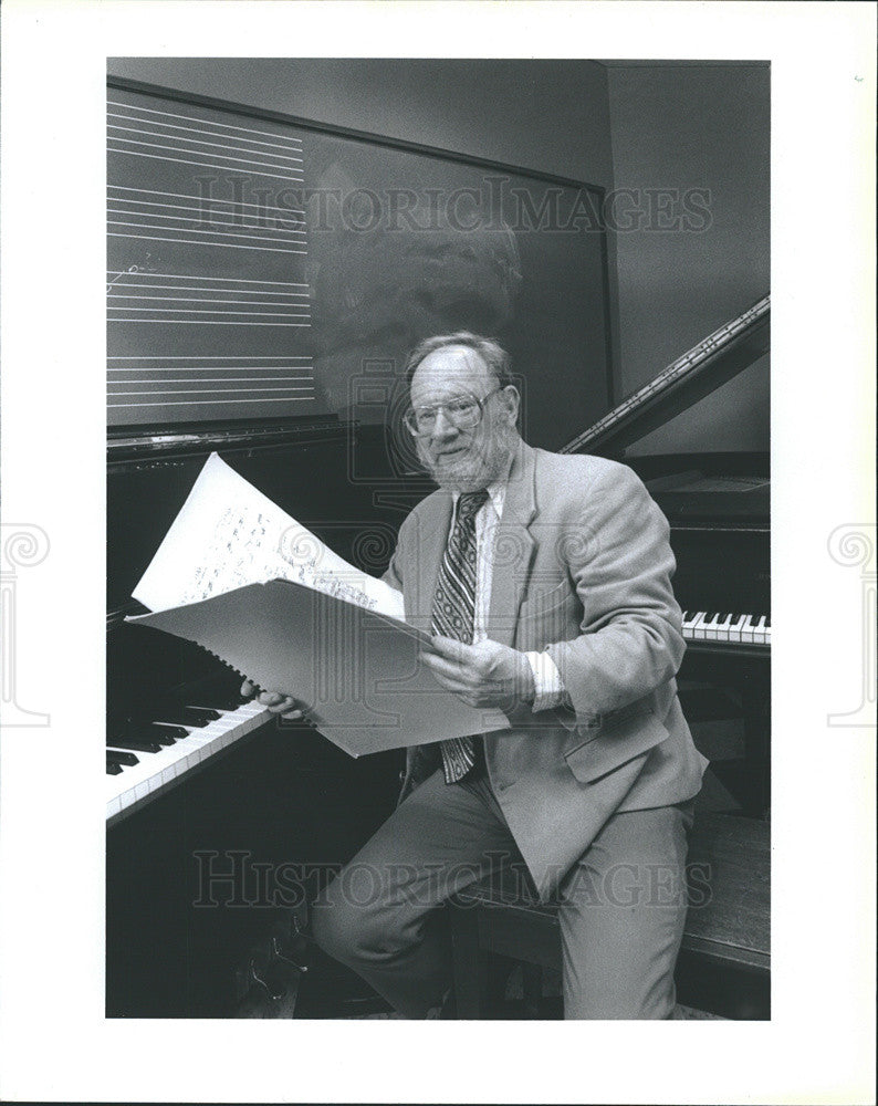 1992 Press Photo University of Chicago&#39;s Professor of Music, John Eaton - Historic Images