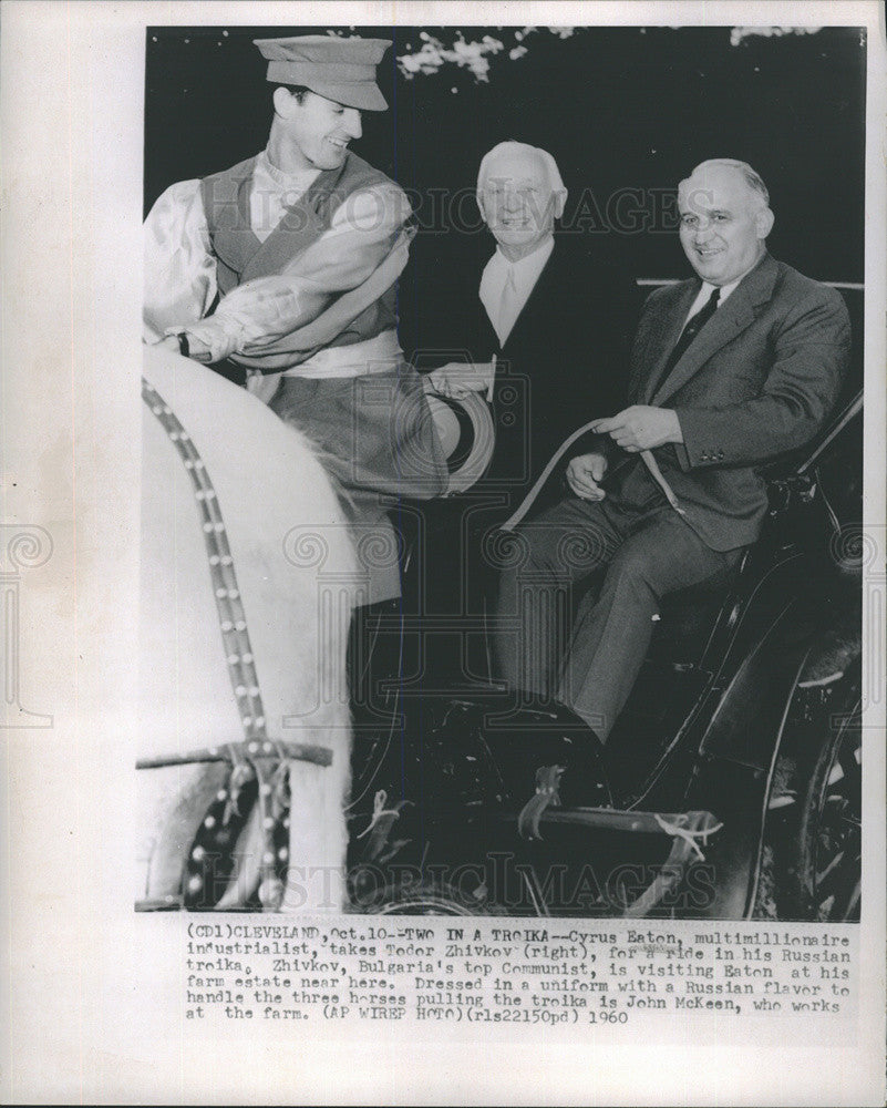 1960 Press Photo Cyrus Eaton and Todor Zhivkov go riding in a Russian treika - Historic Images