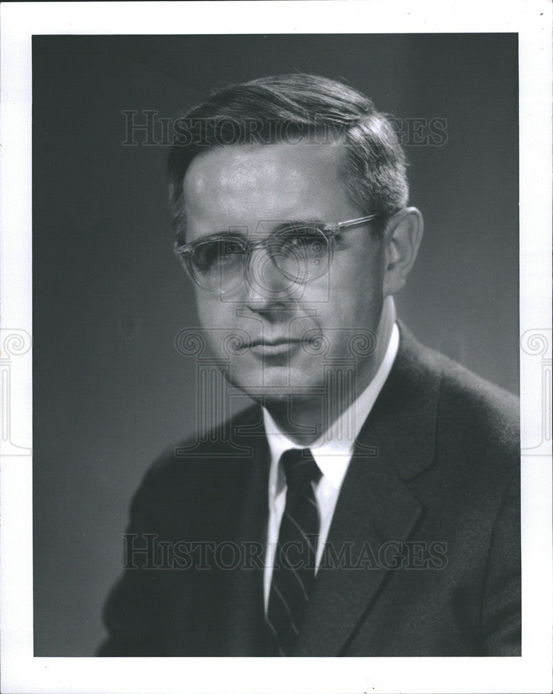 1968 Press Photo Mr. Carroll E. Ebert, Vice President Wieboldt Stores Inc. - Historic Images