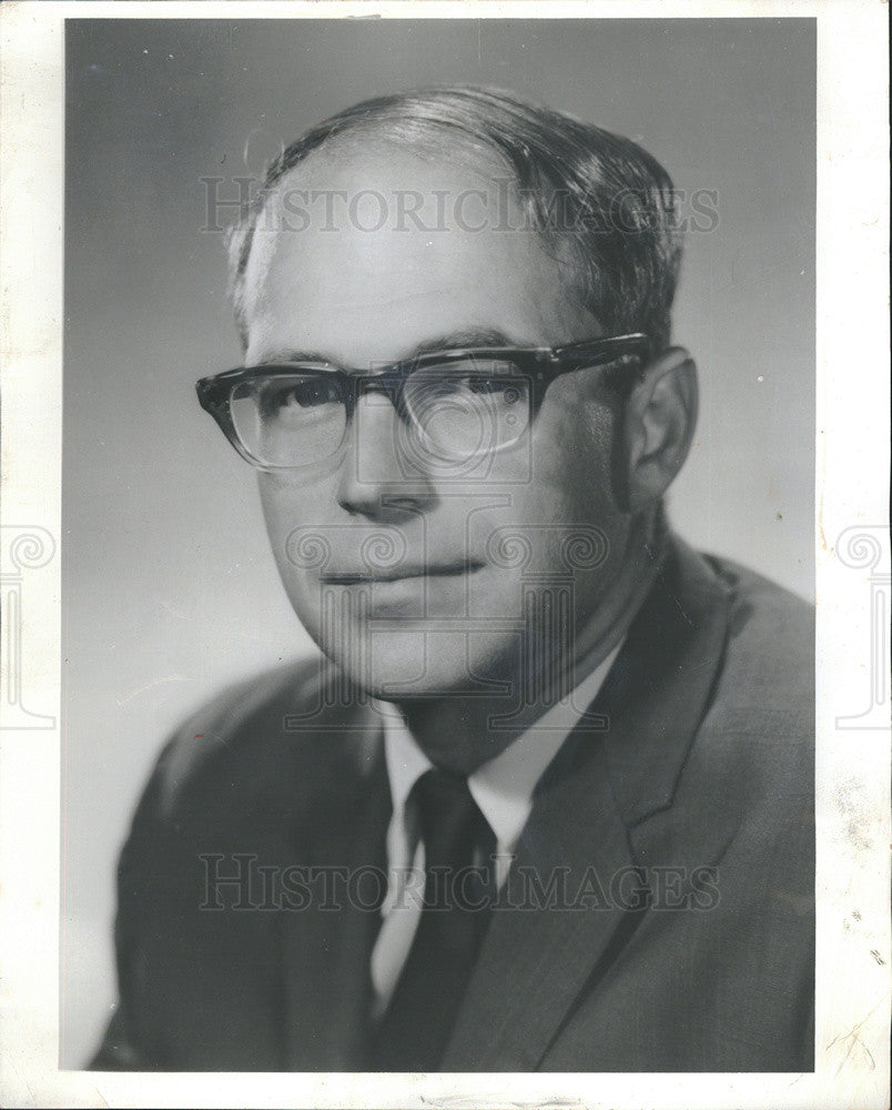 1970 Press Photo Standard Oil Company Chief Economist, Theodore R. Eck - Historic Images