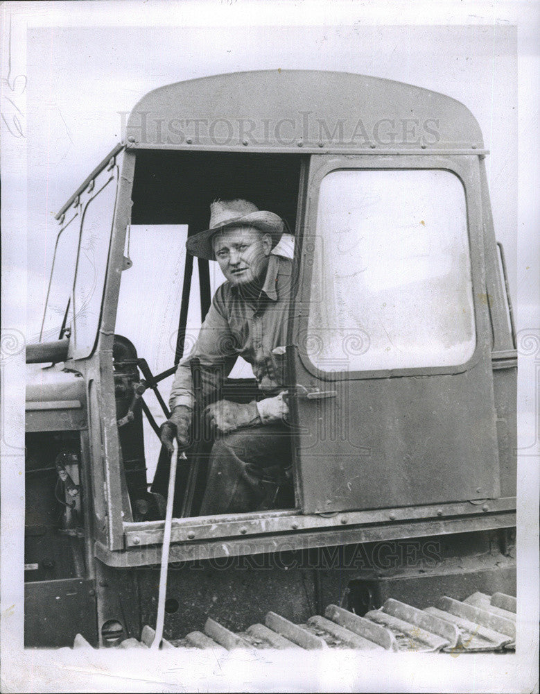 1946 Press Photo of Senator Zales N.Ecton, operates a Tractor on his farm. - Historic Images